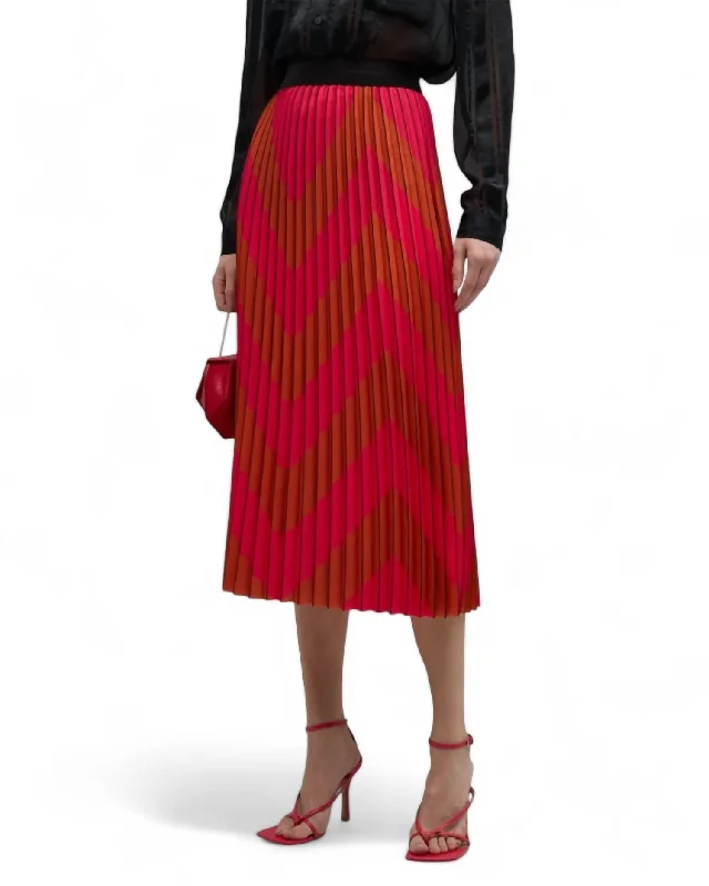 Chevron Pleated Skirt In Pink/red Chevron